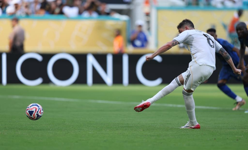 SEGA 公布炫目的多人射击游戏《HYENAS》