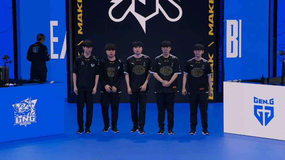 球舞台上的 球舞台上的